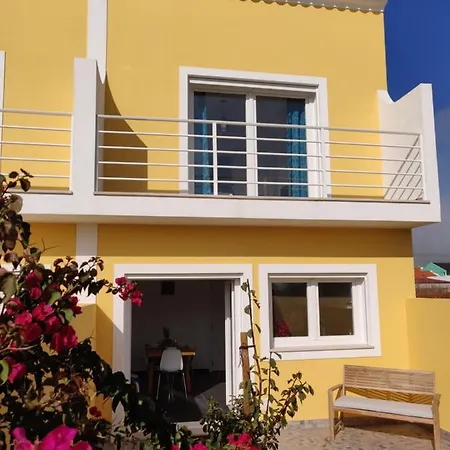 Lemon Tree House Hébergement de vacances Ferrel (Leiria)